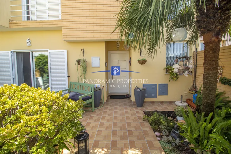 Elegant 3 Bedroom Townhouse within walking distance to Senhora da Rocha Beach