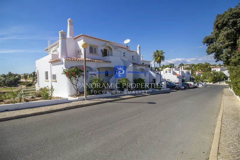 Elegant and well-appointed three bedroom townhouse with sea and golf views in Carvoeiro.