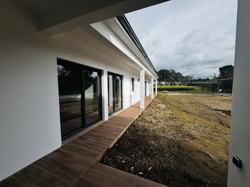 Maison neuve T4 à louer à Arada, Ovar | Avec jardin et garage