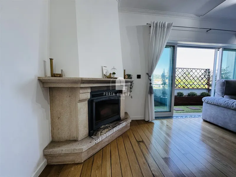 Top Floor 3-Bedroom Apartment with Terrace, Sea Views and Private Garage in Grijó | Vila Nova de Gai