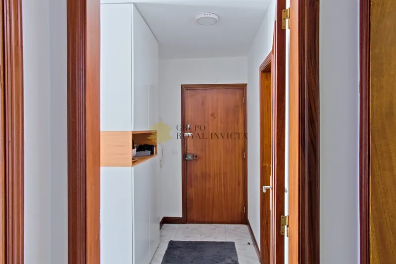 Apartamento T2 com Terraço Privativo e 2 L.Garagens – Póvoa de Varzim