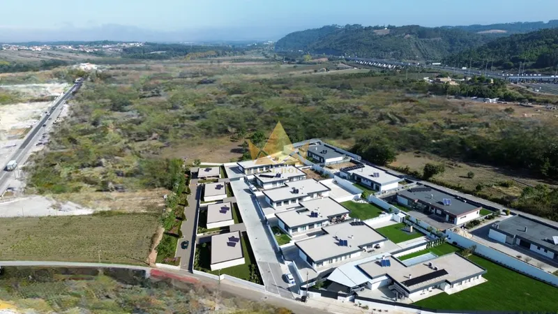 NOVA CONSTRUÇÃO - Moradia T3 (Possibilidade T4) Térrea para Venda em Tornada