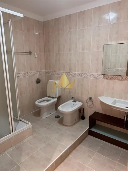 T5 Duplex Versátil (2 Entradas Independentes) na Gândara dos Olivais, Leiria