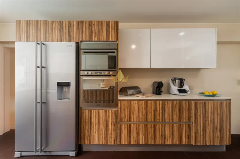 Vivenda Exclusiva com Piscina e Sala de Cinema – Conforto e Elegância