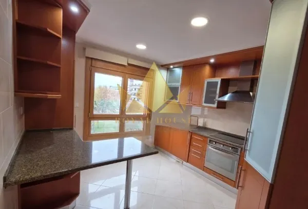 3-Zimmer-Wohnung zum Verkauf in Odivelas