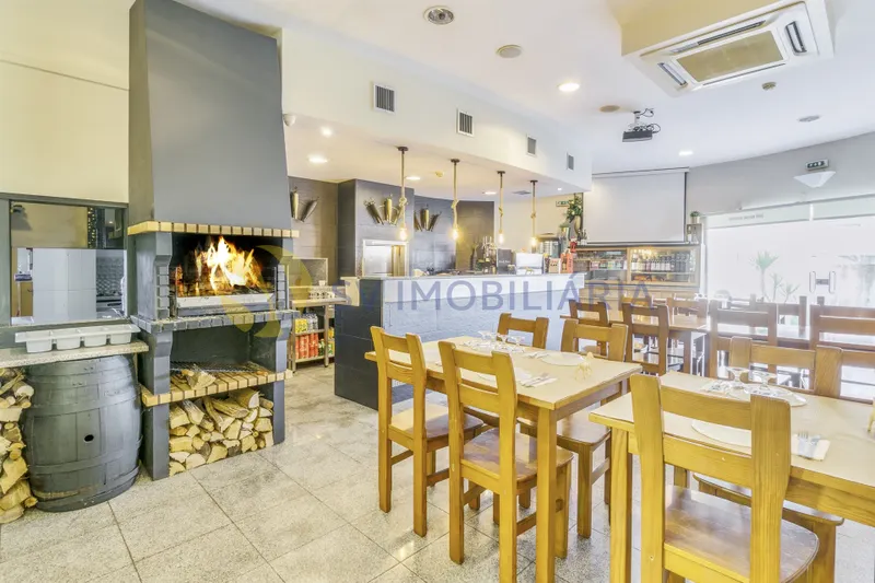 Restaurant in Folgosa with Excellent Location and 80-Person Capacity