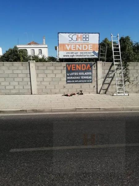 Lote Urbano -  176 m2 implantação