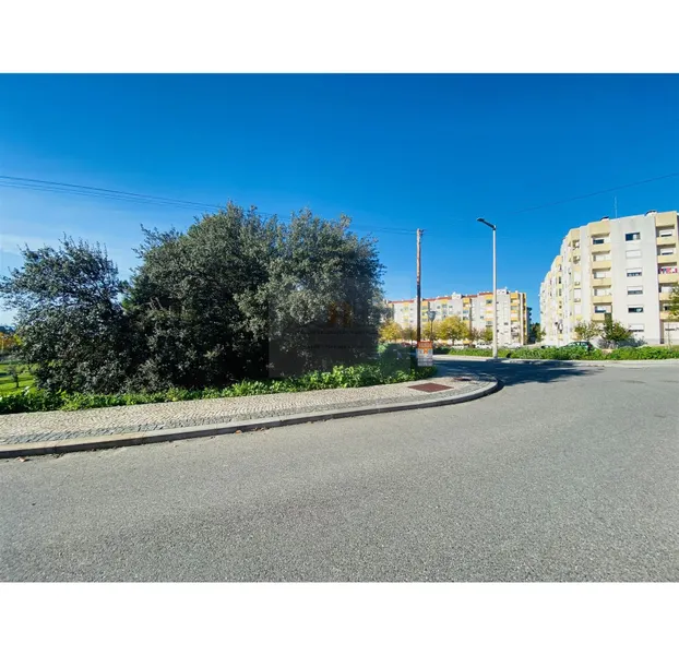 Lote com implantação 150 m2