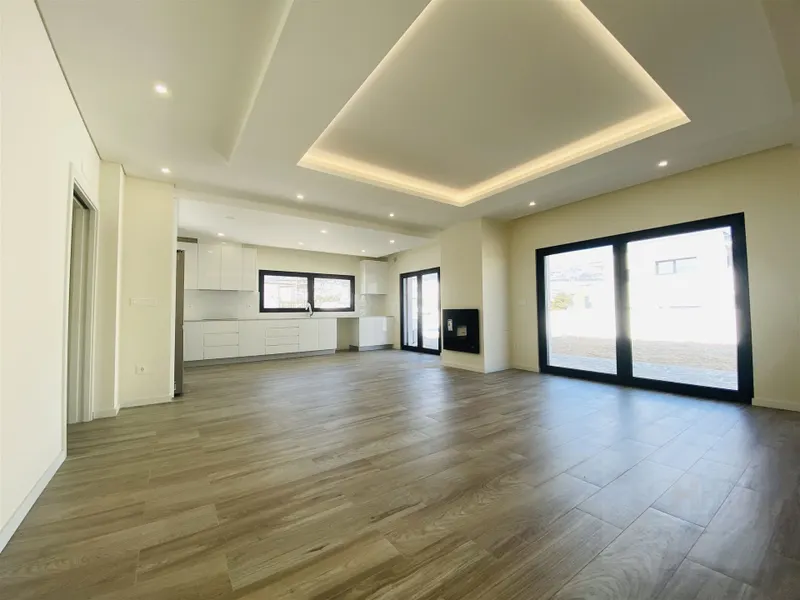 FABULOSA MORADIA T4+1 COM PISCINA, ELEVADOR E CAVE