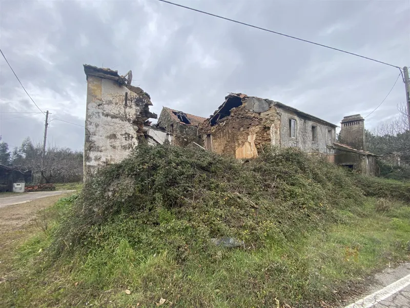 Moradia para Recuperar - Oleiros