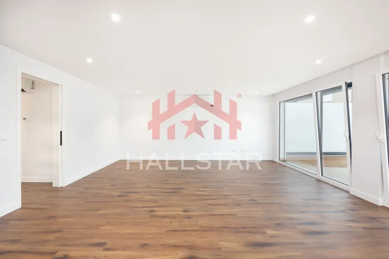 Moradia T3 Nova / Garagem / Centro da Cidade de Leiria