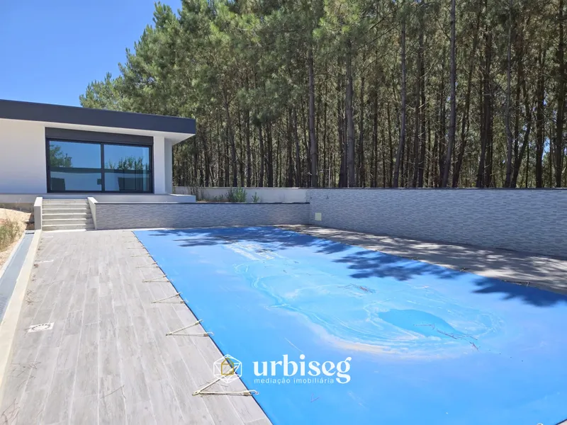 VIVA COM CONFORTO, LUZ E TRANQUILIDADE — MORADIA TÉRREA NOVA EM OUTEIRO DA RANHA, POMBAL