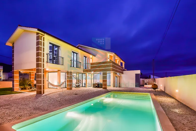 Luxury villa T5 with swimming pool and annex