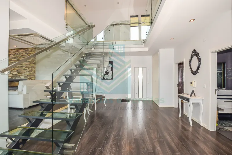 Luxury villa T5 with swimming pool and annex