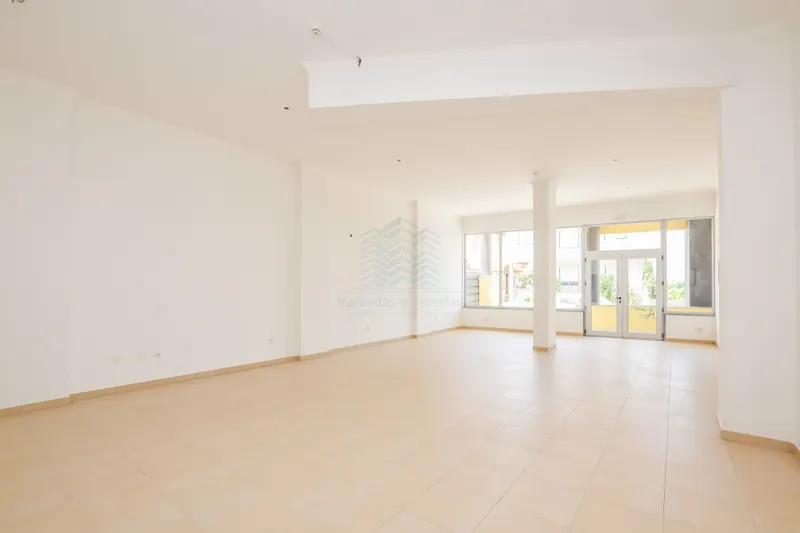 托雷斯諾瓦斯120平方公尺的商店/服務空間