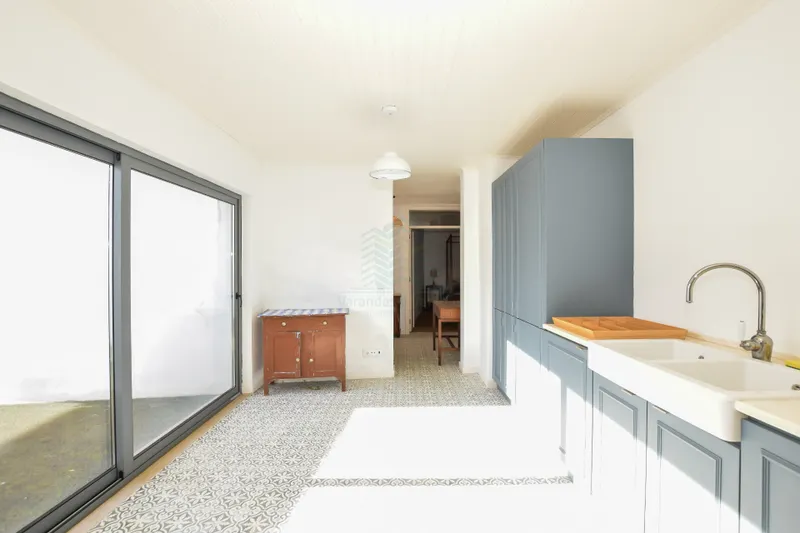 Renovated 3-bedroom house with patio and terrace — Bugalhos