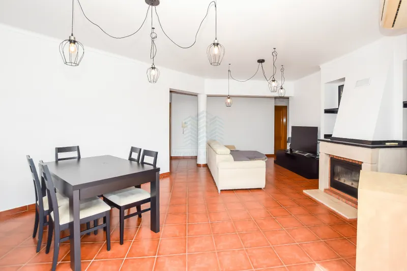 Apartamento T3 com Terraço, situado na zona nobre da cidade de Torres Novas
