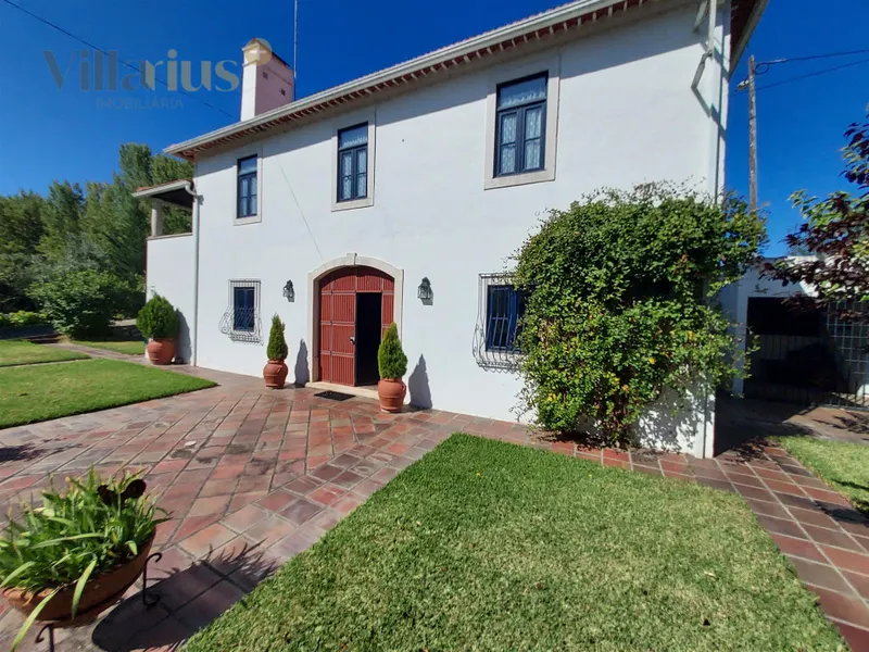 4 bedroom manor house with land between Tomar and Fátima