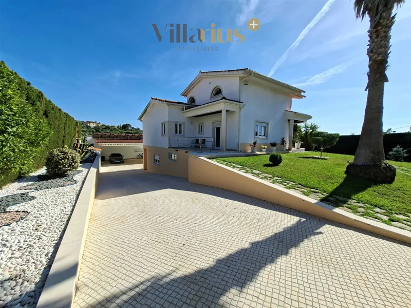 Moradia V3+1 com Piscina, Jardim Privativo e Churrasqueira