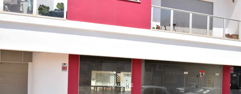 Loja no centro da Guia - Albufeira