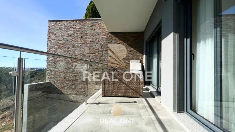 Appartement 1+1 chambre avec vue sur la mer et le port de plaisance