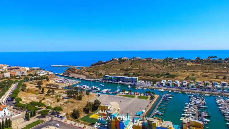 Moderno Apartamento de 1 Quarto com Vista Mar em Condomínio Exclusivo em Albufeira
