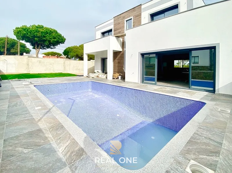 Nova - Moradia V3 com garagem, piscina em Albufeira