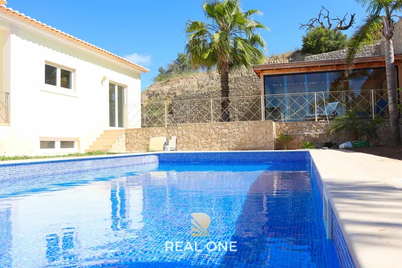 Villa na encosta da Orada em 1.000 m2 de área privada
