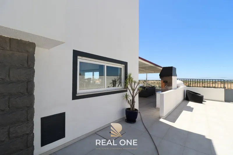 Moradia privada, renovada e com Vista Mar