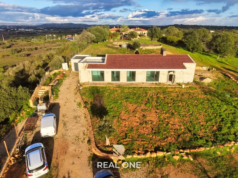 Villa privada com terreno 120.000 m2