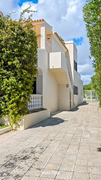 Vilamoura - Villa com 1.000 m2 de lote - Piscina