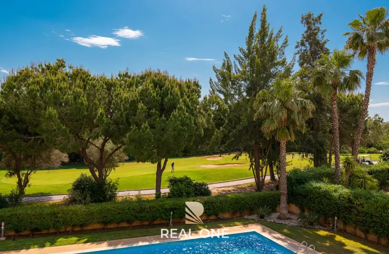 Apartamento T3 em Vilamoura com vista para Campo de Golfe e Piscina