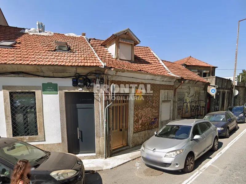 Terreno a 800m do H. S. João