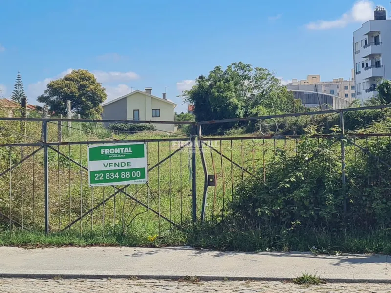 Terreno de 800 m2 na Pícua