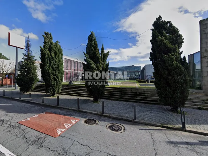 Loja de Rua - Cerca de 100m2 &#124; São Mamede De Infesta, Matosinhos