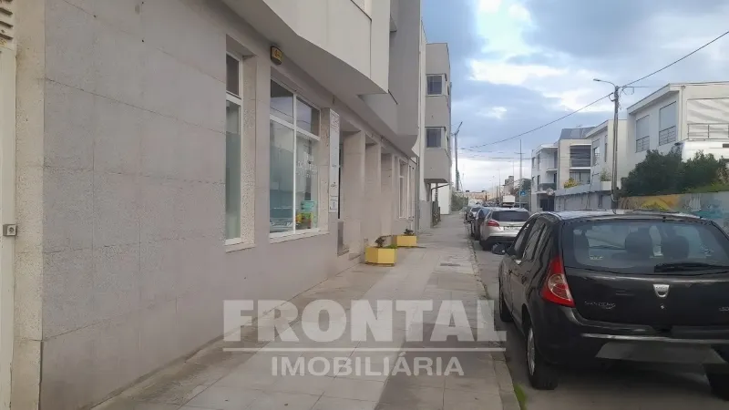 Loja no Rés-do-Chão &#124; Vila Praia De Âncora, Viana Do Castelo