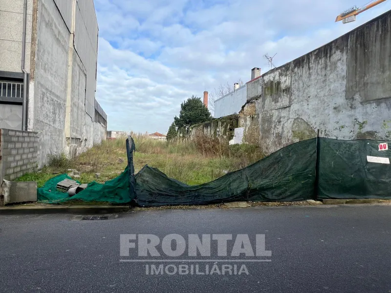 Terreno Urbano - Com PIP para 8 Apartamentos | Oliveira Do Douro, Vila Nova De Gaia