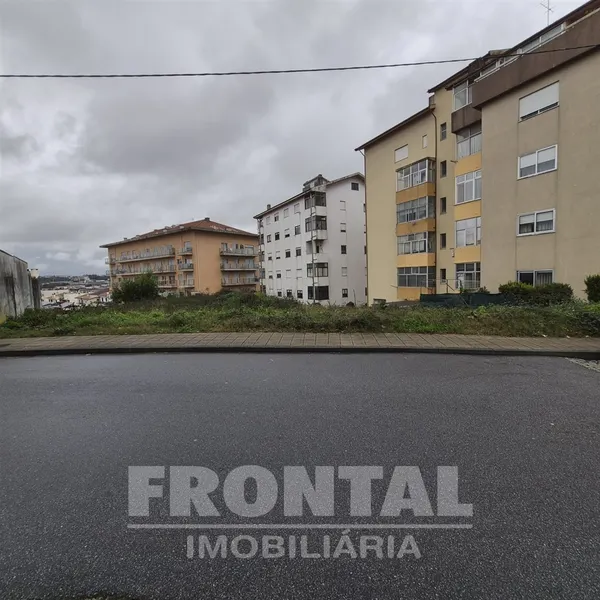 Terreno para Construção – 828 m² | Junto ao Metro Rio Tinto, Gondomar
