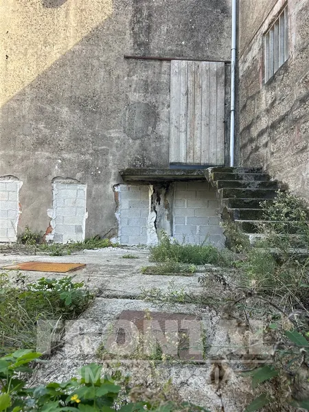 Terreno com Casa e Armazém - 423 m2 | Milheirós, Maia