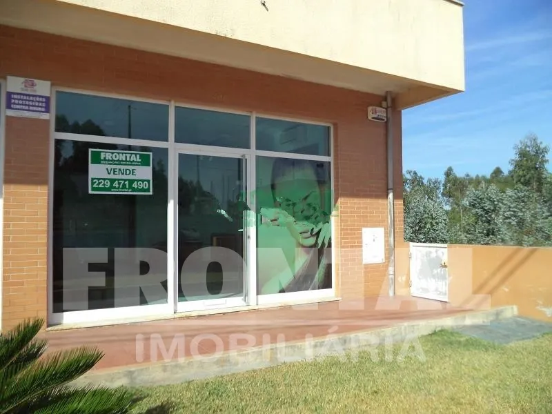 Loja com Garagem à Venda em São Romão do Coronado!