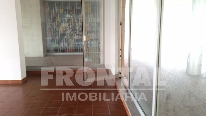 Loja de Gaveto com Estacionamento &#124; Pólo Universitário, Pedrouços, Porto