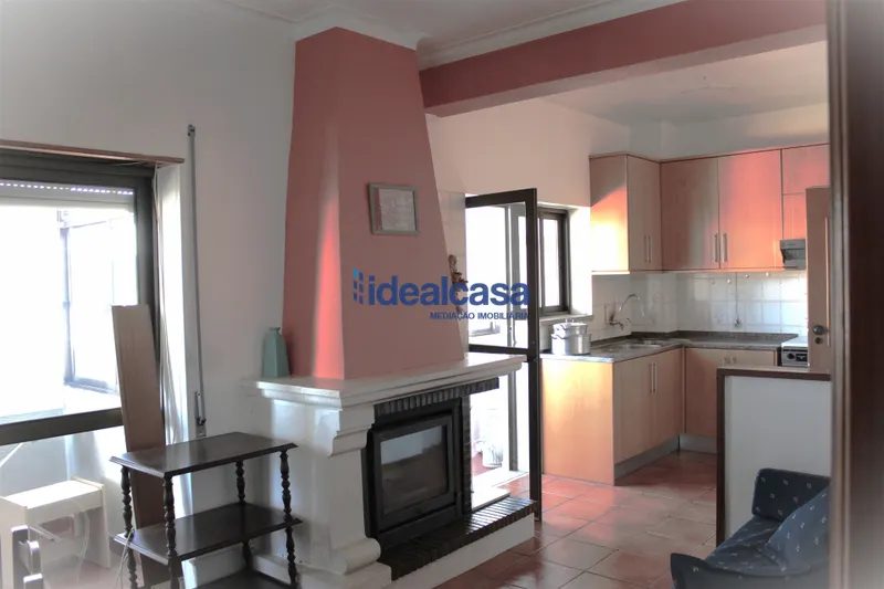 Apartamento T3 Celas – último andar com excelente luz natural