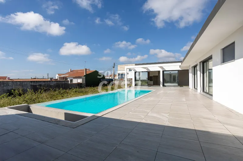 Moradia TÉRREA T3 com Piscina, localizada em Cortegaça!