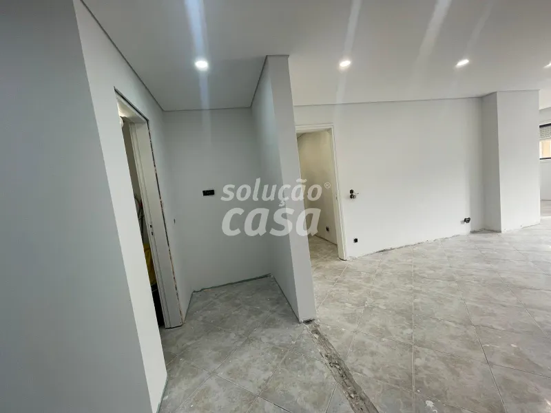 &#127969; T4 remodelado (parcialmente) no centro de Paredes – ao lado da estação!