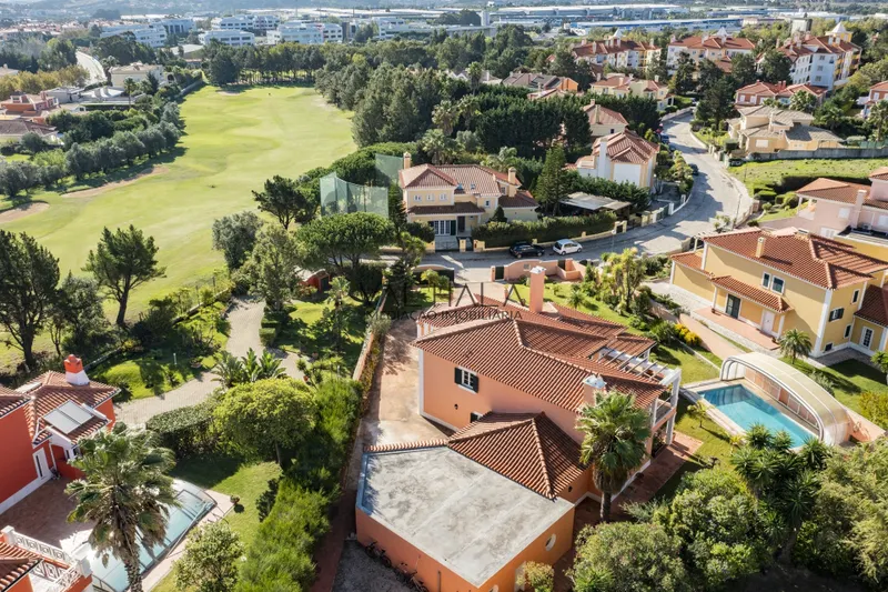 Moradia T6 localizada no Quinta da Beloura I